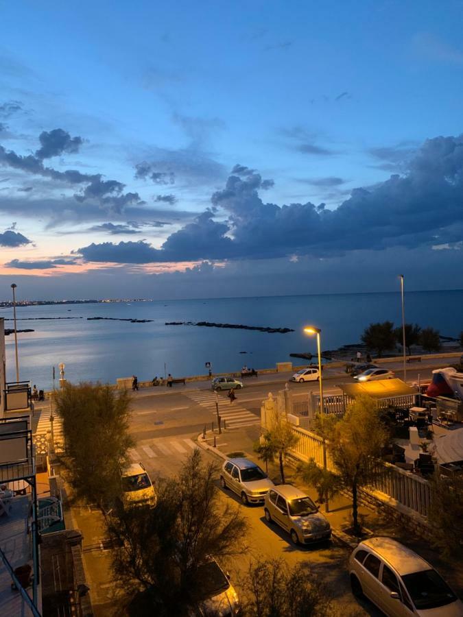 Skandivi Apartment Bari Luaran gambar
